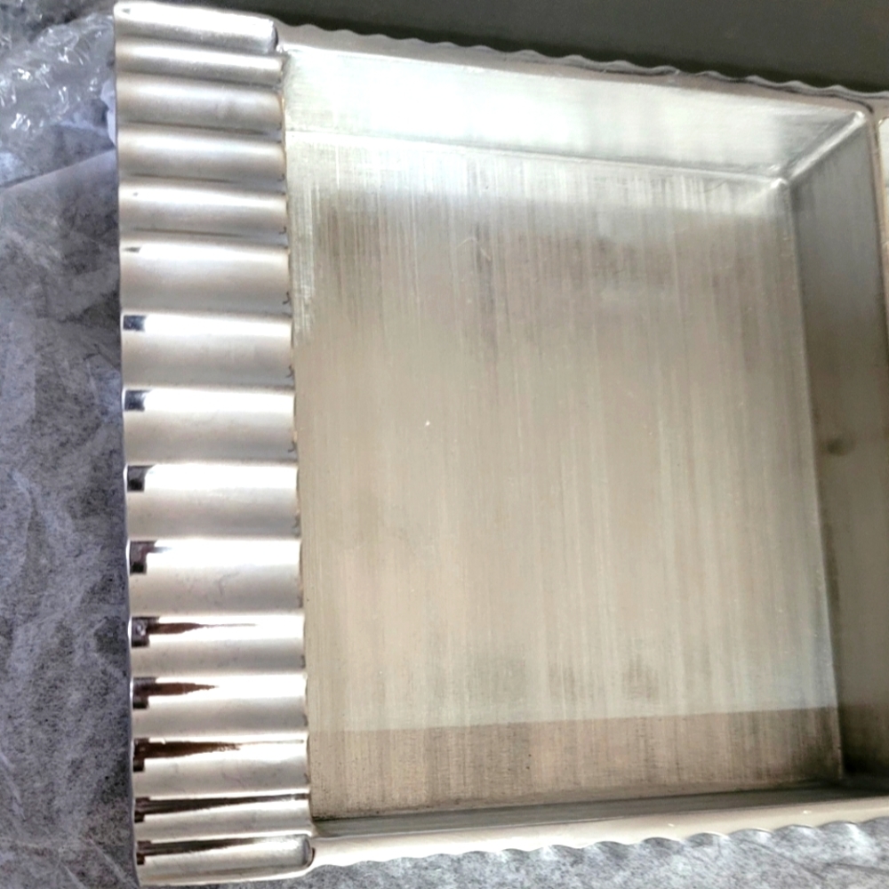 Kenneth Cole Reaction Divided Server - Picture 2 of 11
